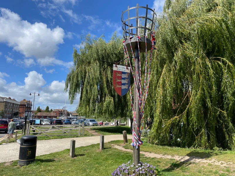 Deal & Sandwich - gallery image 4