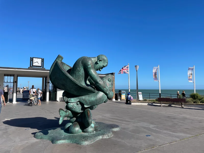 Deal & Sandwich - gallery image 5